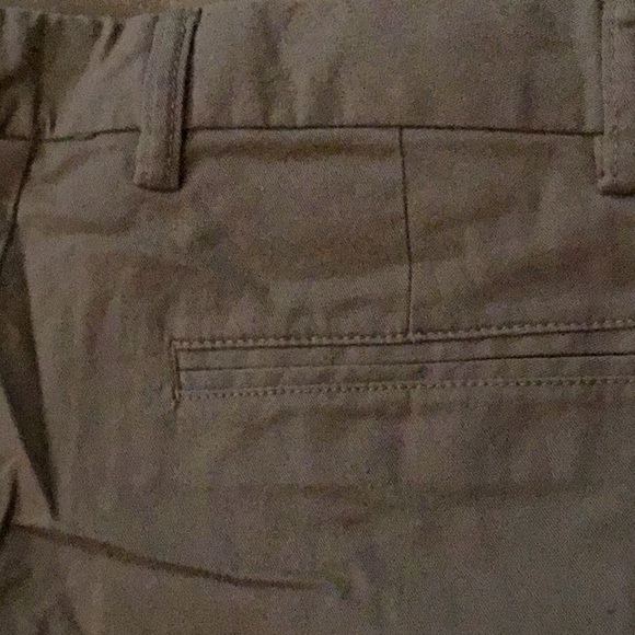 Old Navy Khaki Knee Shorts / Button / Zipper / Front Pockets / Change Pocket 🆕 - Picture 10 of 12